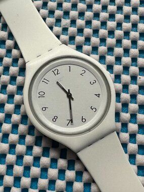 Swatch Watch Skinsnow SVUW101 Contemporary